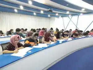 IHRA students writing notes during an HR training classroom session